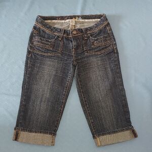 Mudd Dark Wash Women's Capri Jeans
